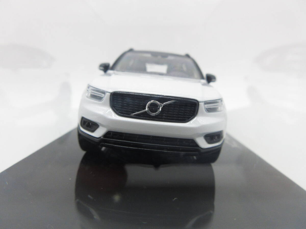 1/43 Volvo XC40 White x Black 199043 | eBay