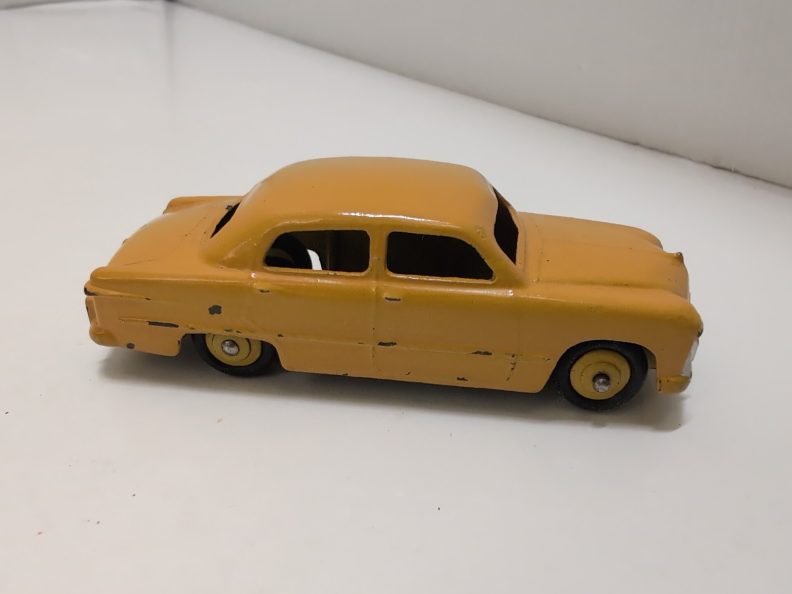 Dinky 139, Ford Cortina - Free Price Guide & Review