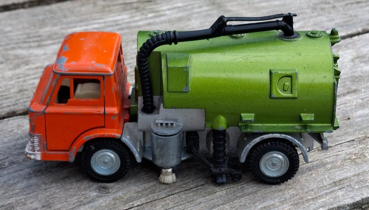 Dinky 451, Johnston Road Sweeper - Free Price Guide & Review