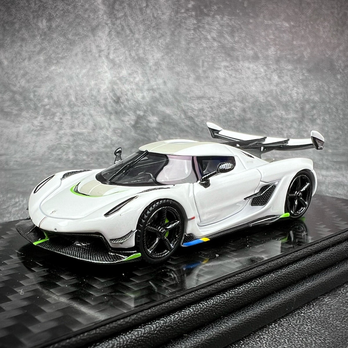 Frontiart 1/64 Koenigsegg JESKO metallic white resin car model