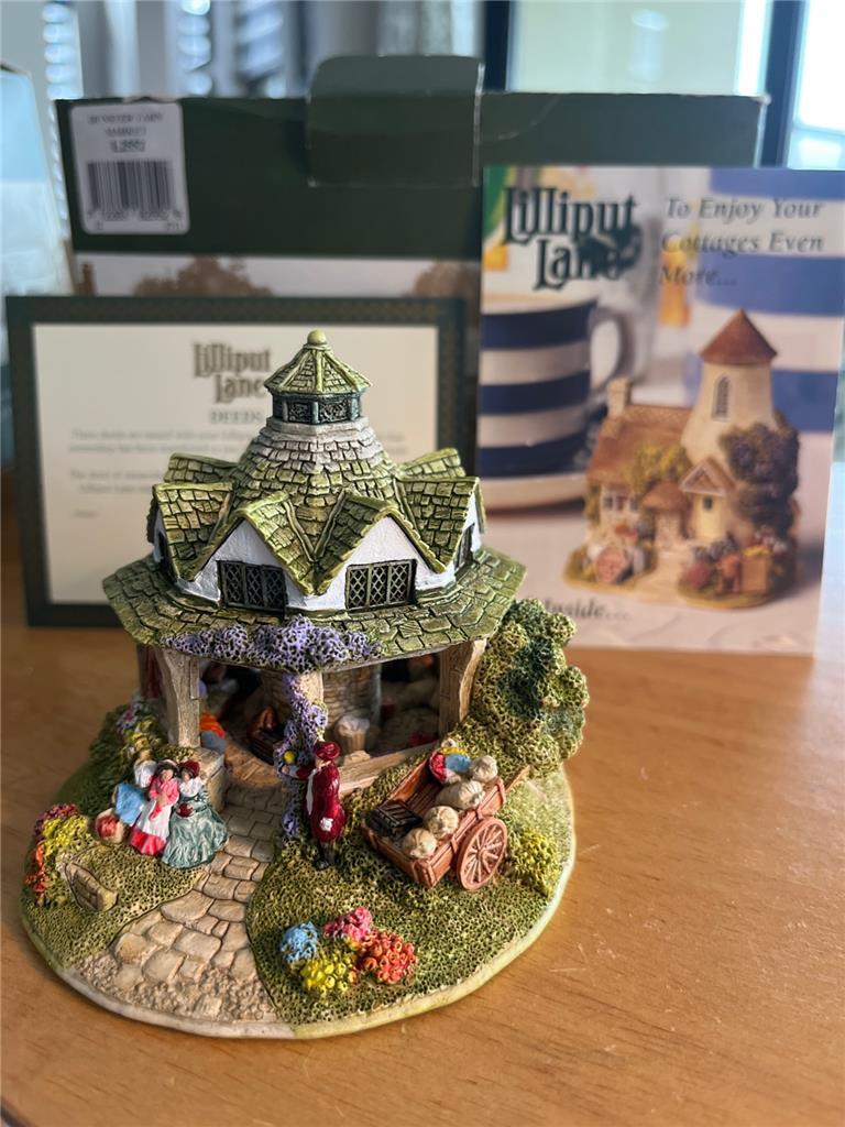 Lilliput Lane - Dunster Yarn Market