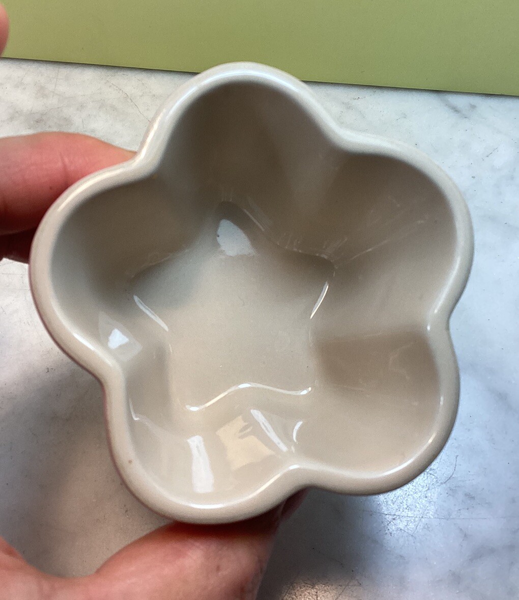 LE CREUSET Set Of 3 Stoneware Pink Petite Ramekin Fleur Collection