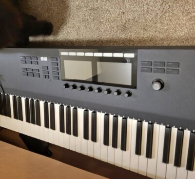 Native Instruments Komplete Kontrol S88 MK2 Smart Keyboard