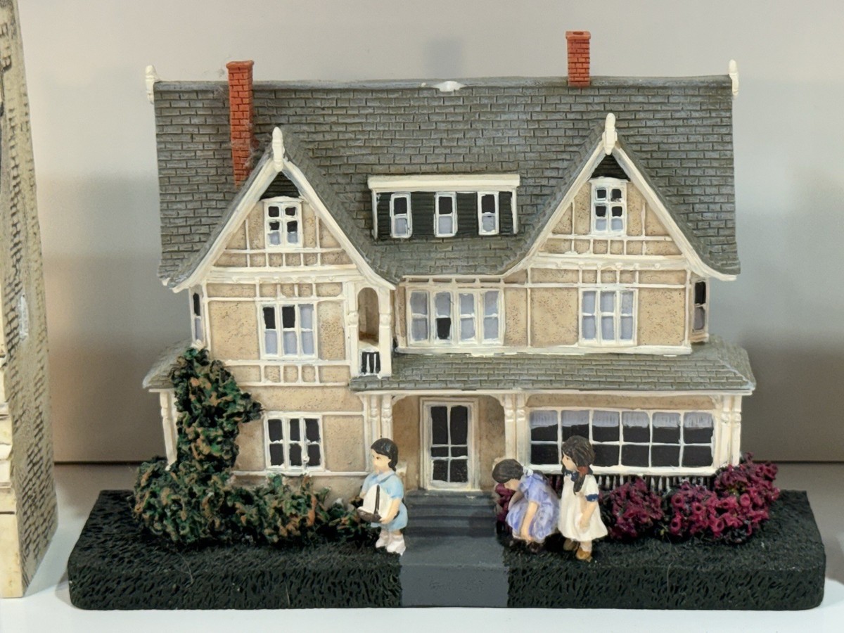 J CARLTON BY DOMINIQUE GAULT MINIATURE House Store Town Lot | eBay