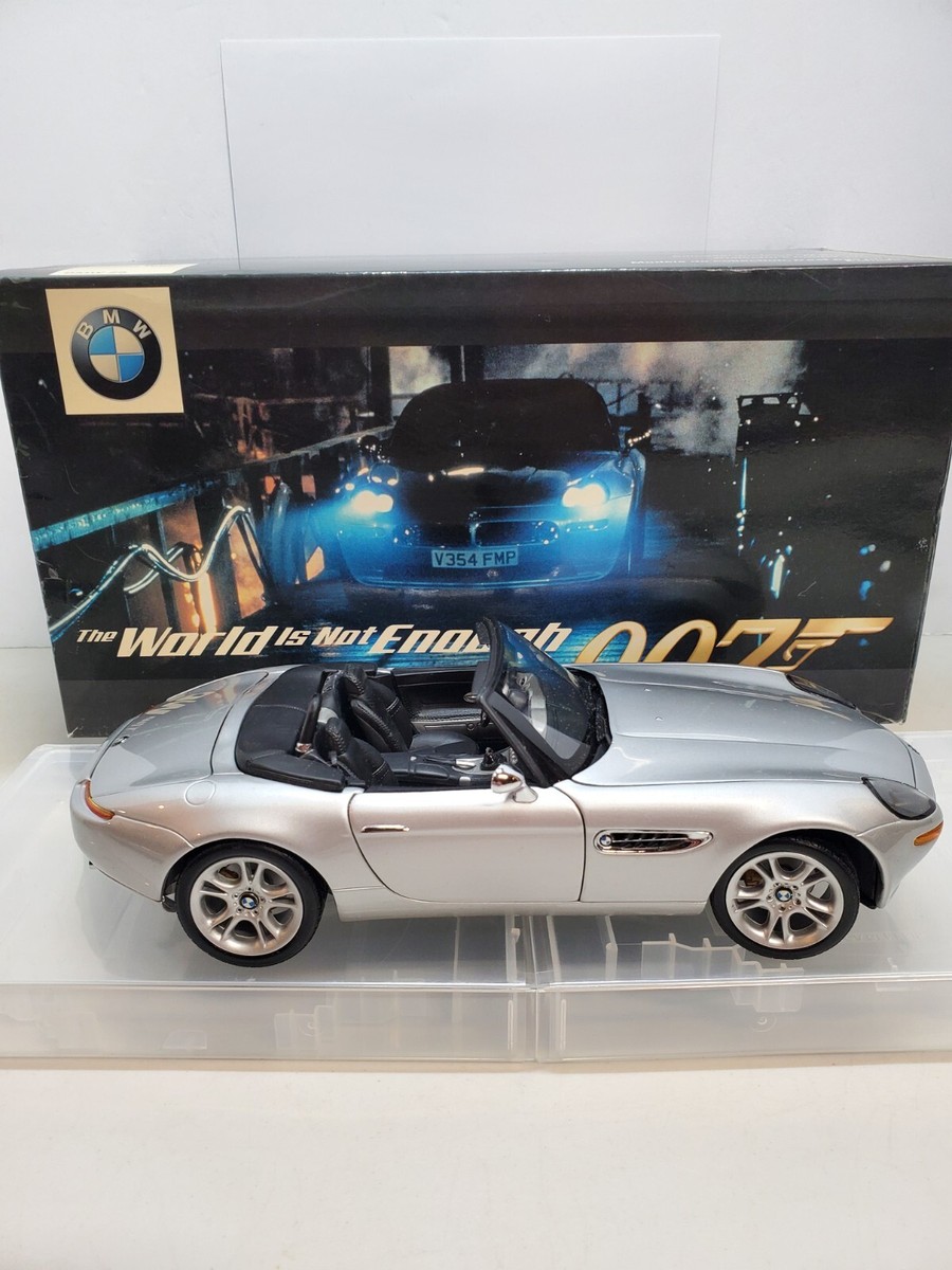 BMW Z8 「007 ワールドイズノットイナフ」バージョン 1／18中古品
