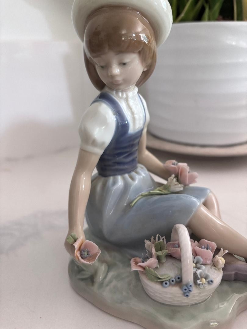 Lladro Porcelain Figurine 
