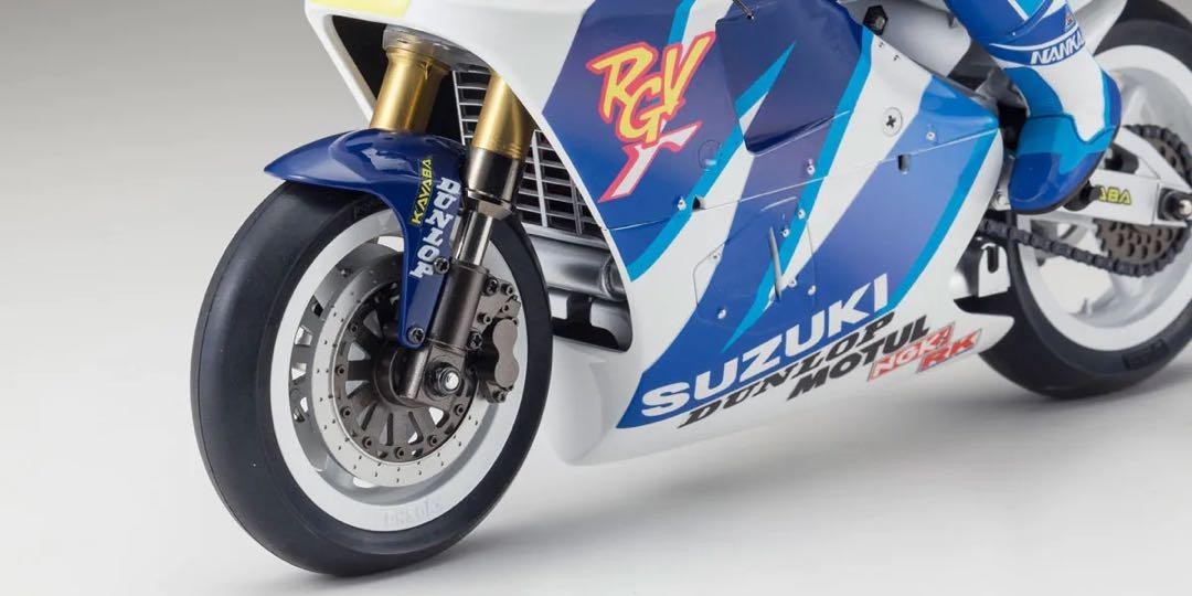 Kyosho 1/8 S.R.T. Suzuki RGV-Γ 1992 Hang-On Racer RC Motorcycle