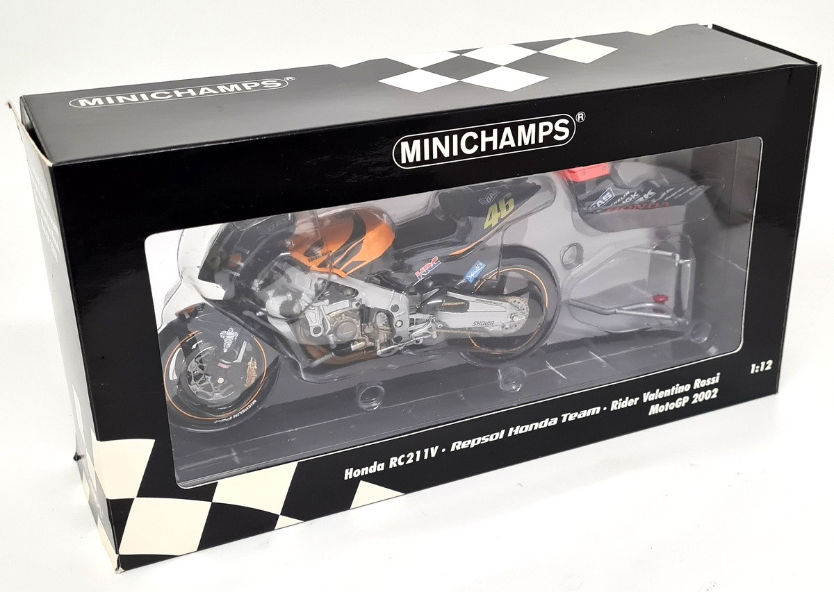 Minichamps 1/12 Honda RC211V Moto GP 2002 Valentino Rossi Signed