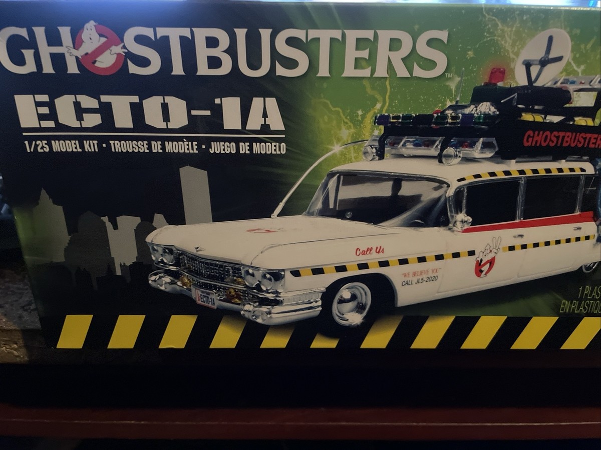AMT Ghostbusters ECTO-1A 1/25 Scale Model Kit - Brushes And Glue