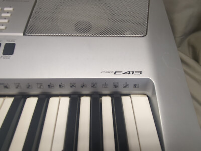 Yamaha Electronic Keyboard Piano PSR-E413 61 Key Portable Tested