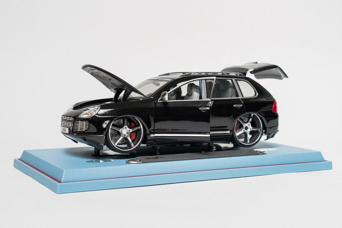 RARE 1:18 SCALE MAISTO PLAYERZ EDITION PORSCHE CAYENNE TURBO BLACK