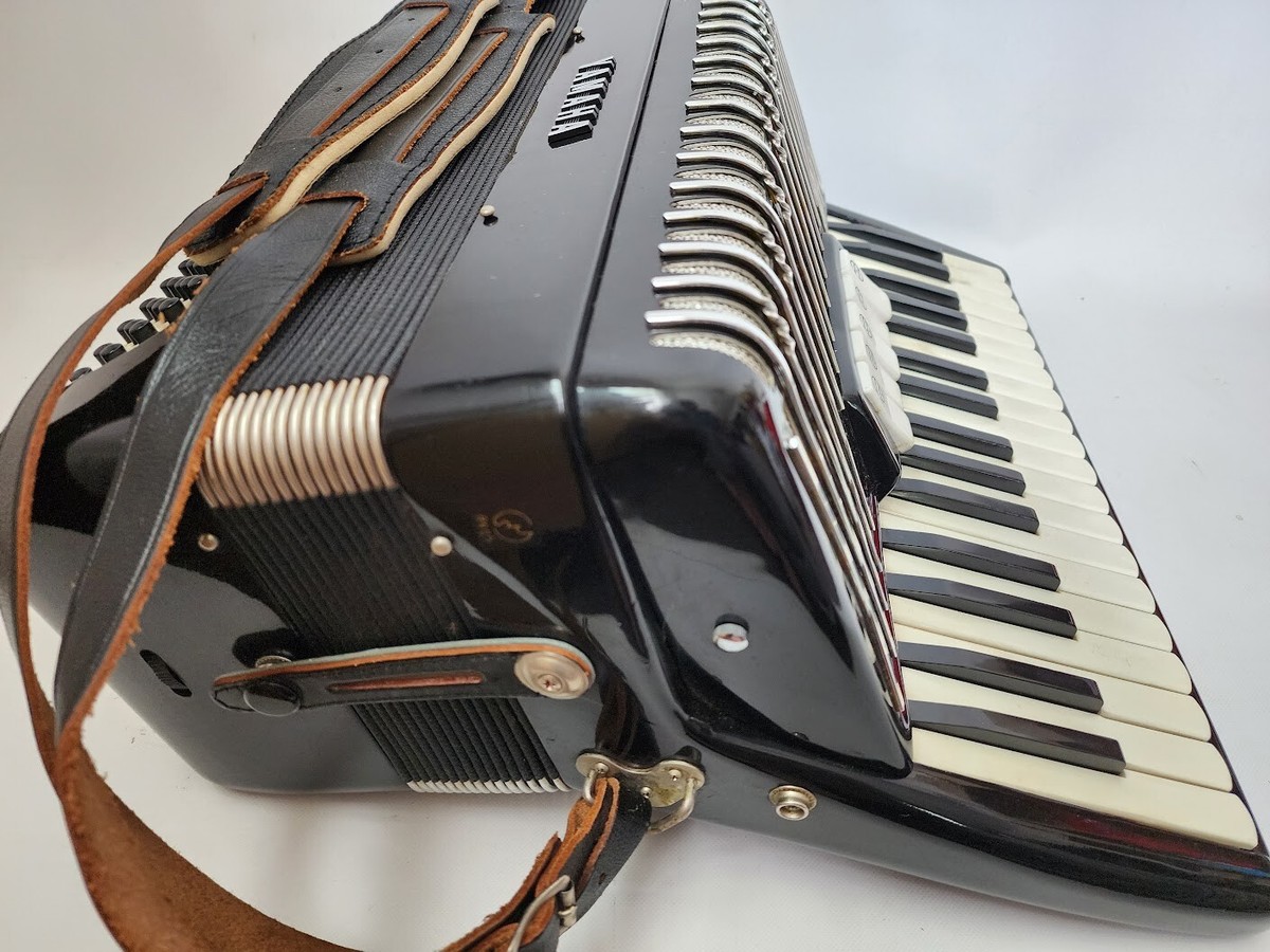 Yamaha Accordion YA-80 Black 34 keys 80 base | eBay