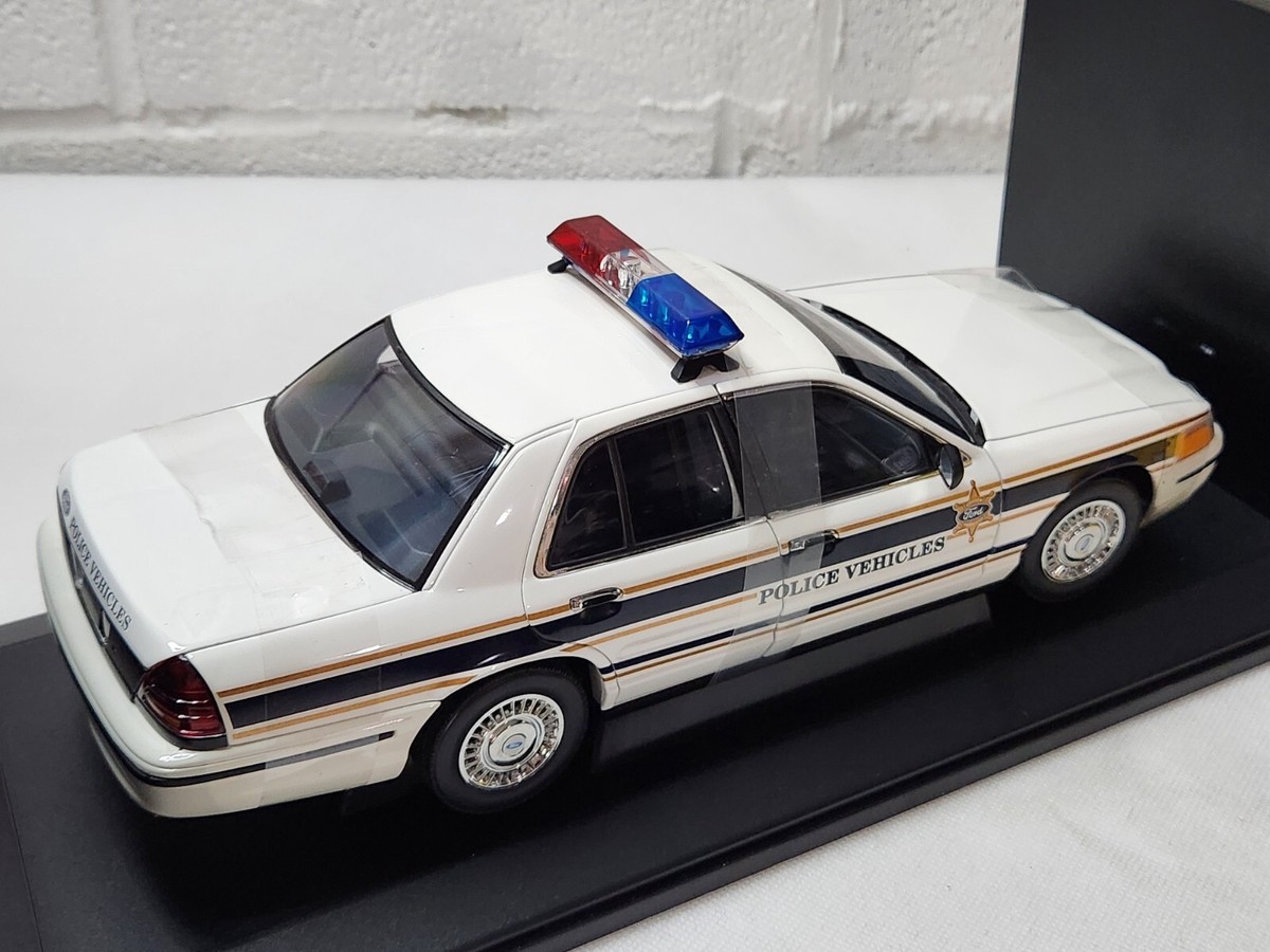 1/18 Autoart, Ford Crown Victoria 72701 (FORD POLICE VEHICLES