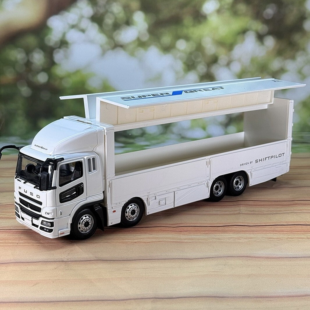 1/43 Scale Mitsubishi FUSO Super Great Tractor truck White Diecast