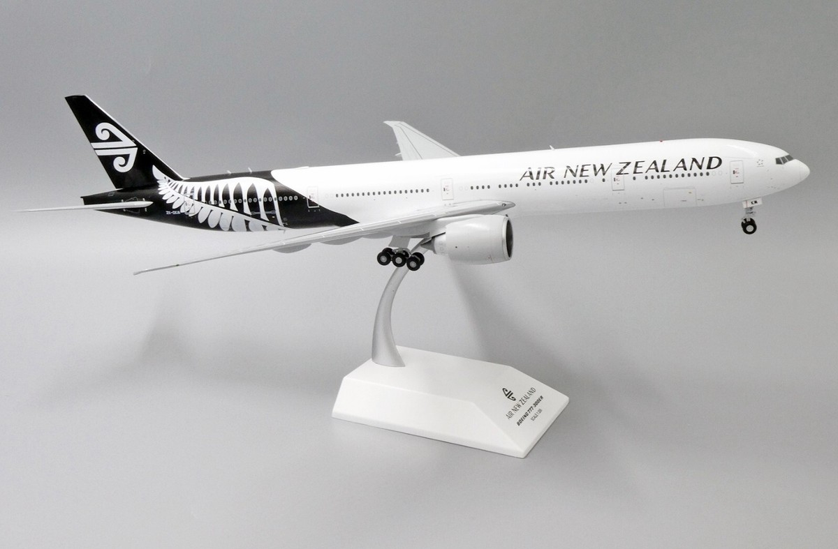 BOEING 777-300ER AIR NEW ZEALAND REG: ZK-OKM WITH STAND -JCWING