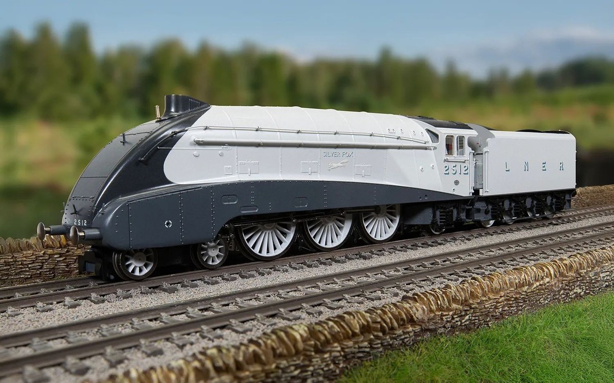 Hornby R30459 Dublo LNER Class A4 4-6-2 Steam Loco Silver Fox