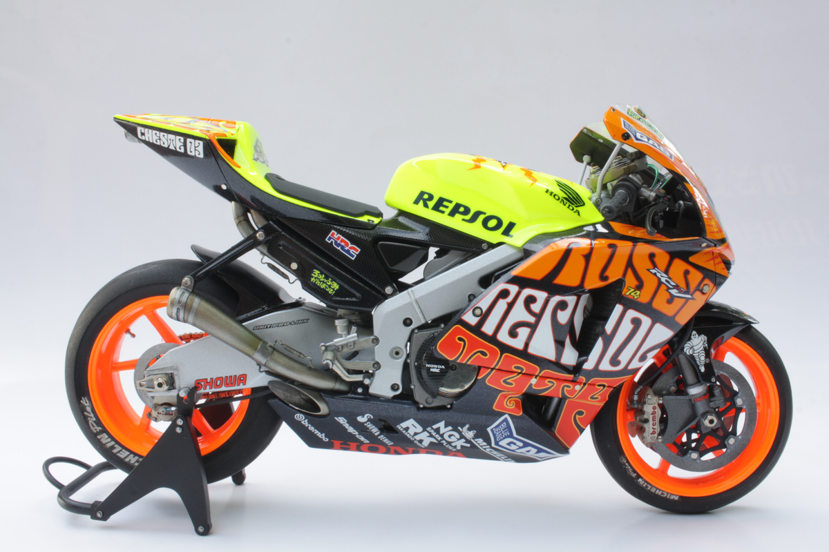 Tamiya 1/12 Repsol Honda RC211V '03 - Rossi, Valencia edition