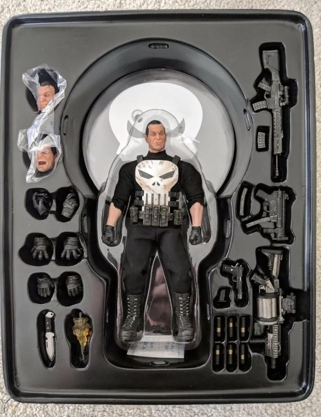 メズコ パニッシャー Netflix版 mezco フィギュア Amazon.com: Mezco