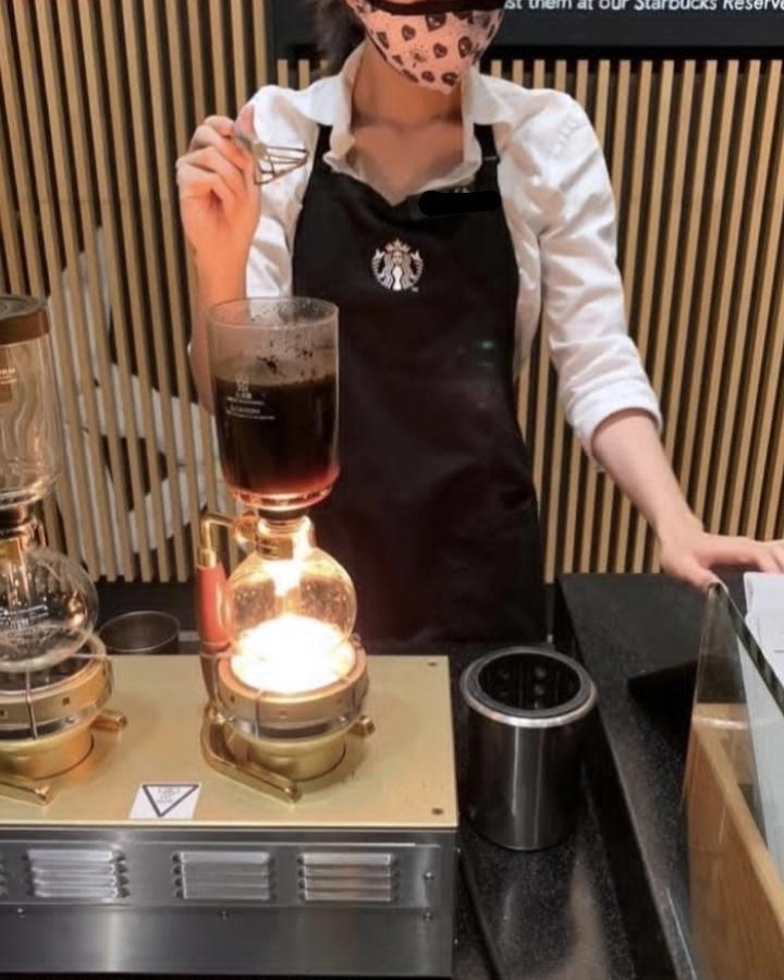 再雇用された僕が、コアストアでスターバックスリザーブの黒いエプロン