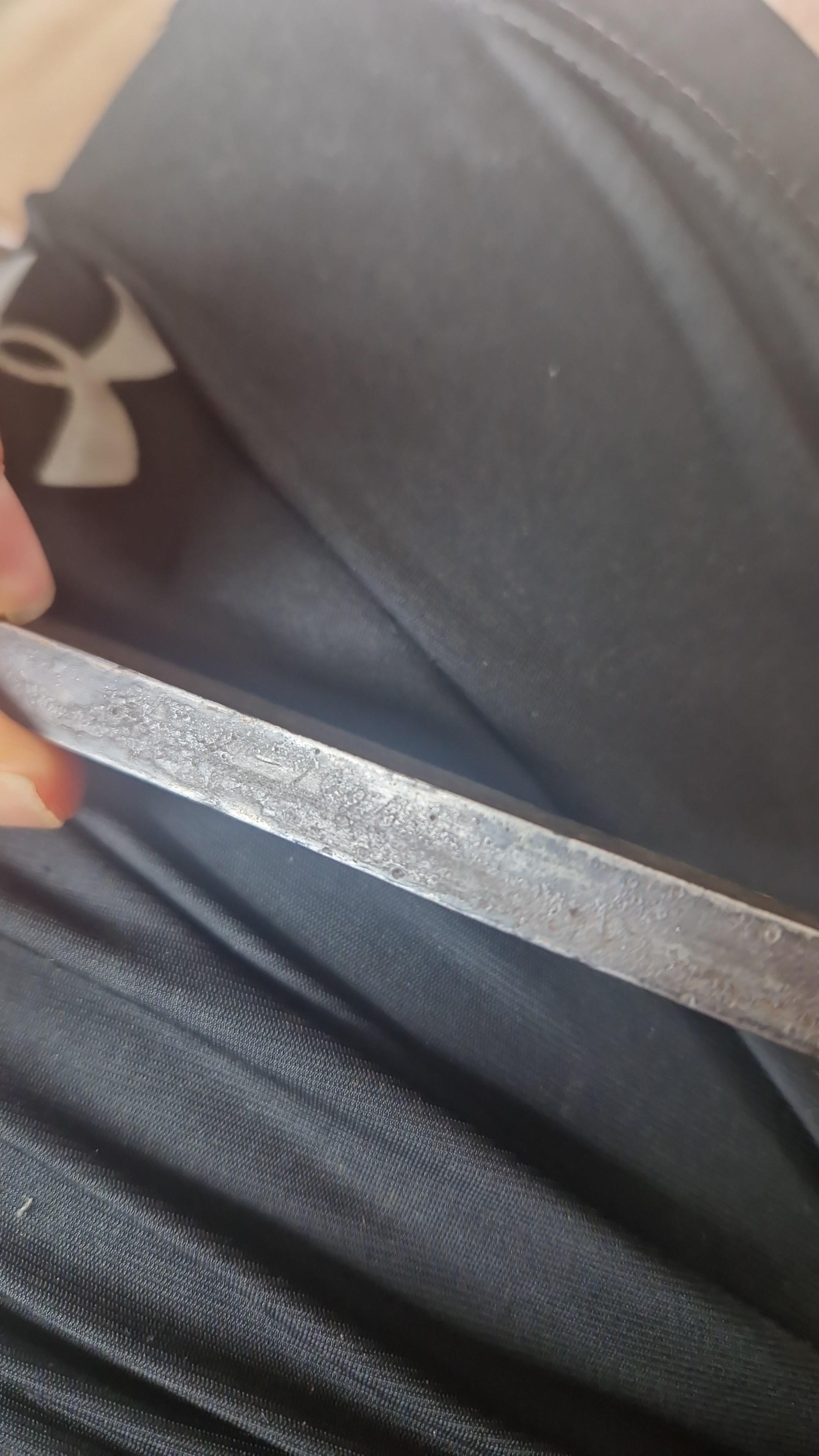 サーベルの識別、メーカーのラベルは見当たらず、本物の「アンティーク