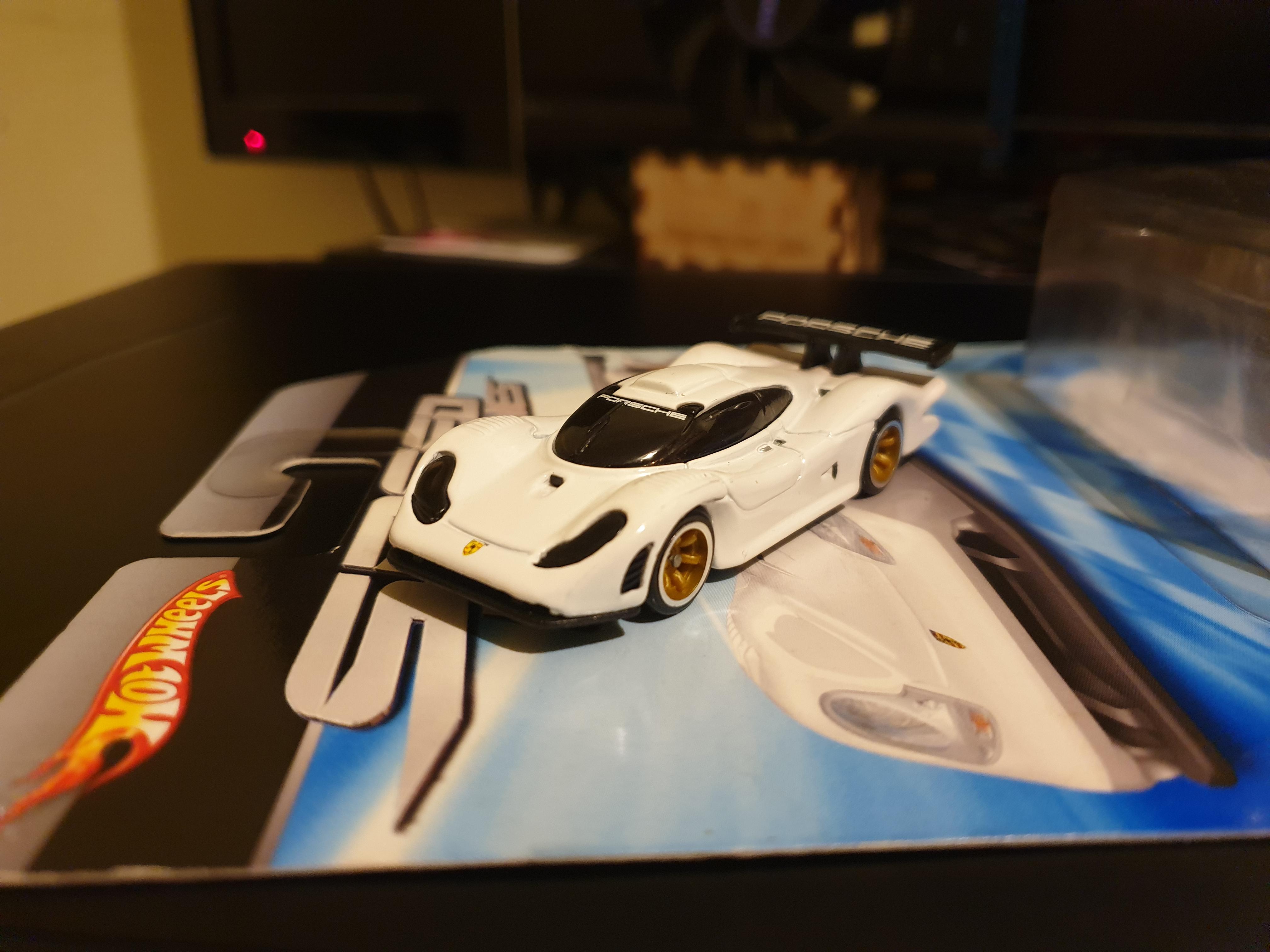 Just as I promised myself, the speed machines Porsche 911 GT1-98