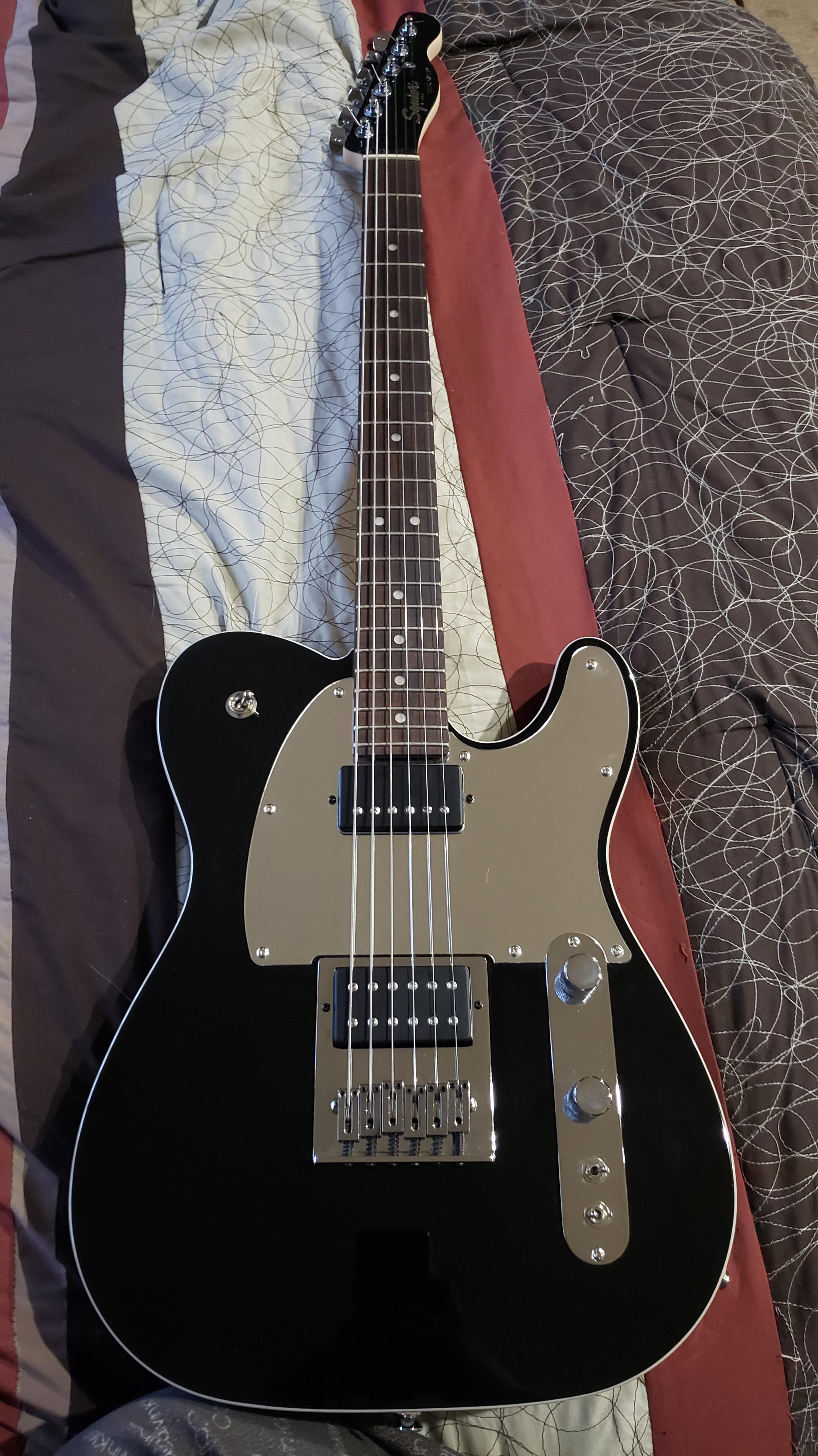 最近手に入れた、ちょっと改造したSquier John 5 Telecasterだよ。 : r
