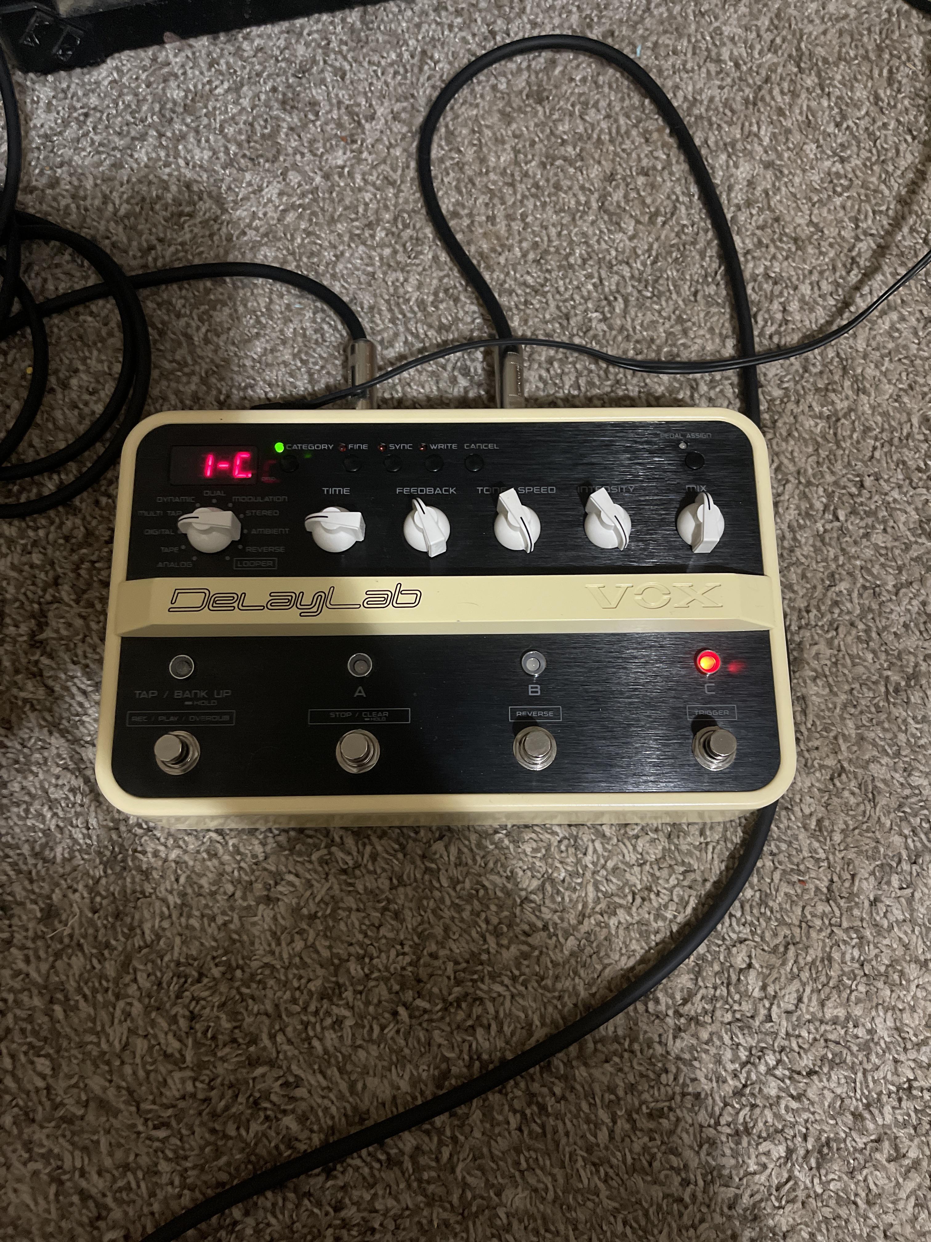 The forgotten but absolutely amazing Vox Delay Lab. : r/guitarpedals