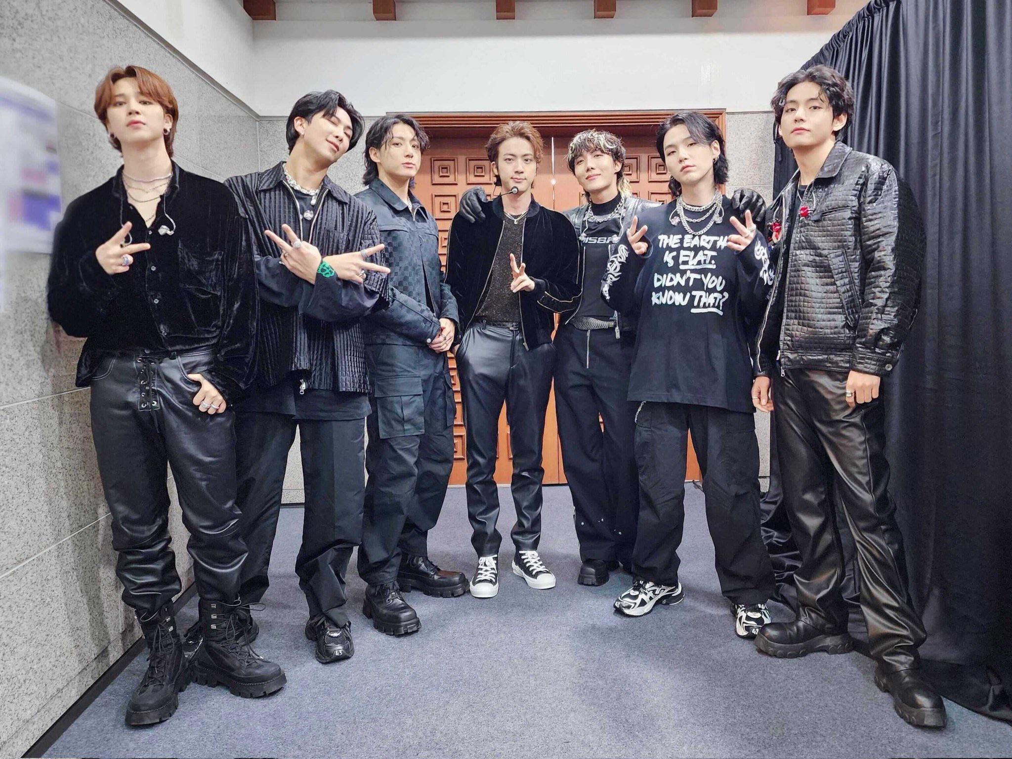 Today's Bangtan] Yet To Come in Busan - 151022 : r/bts7