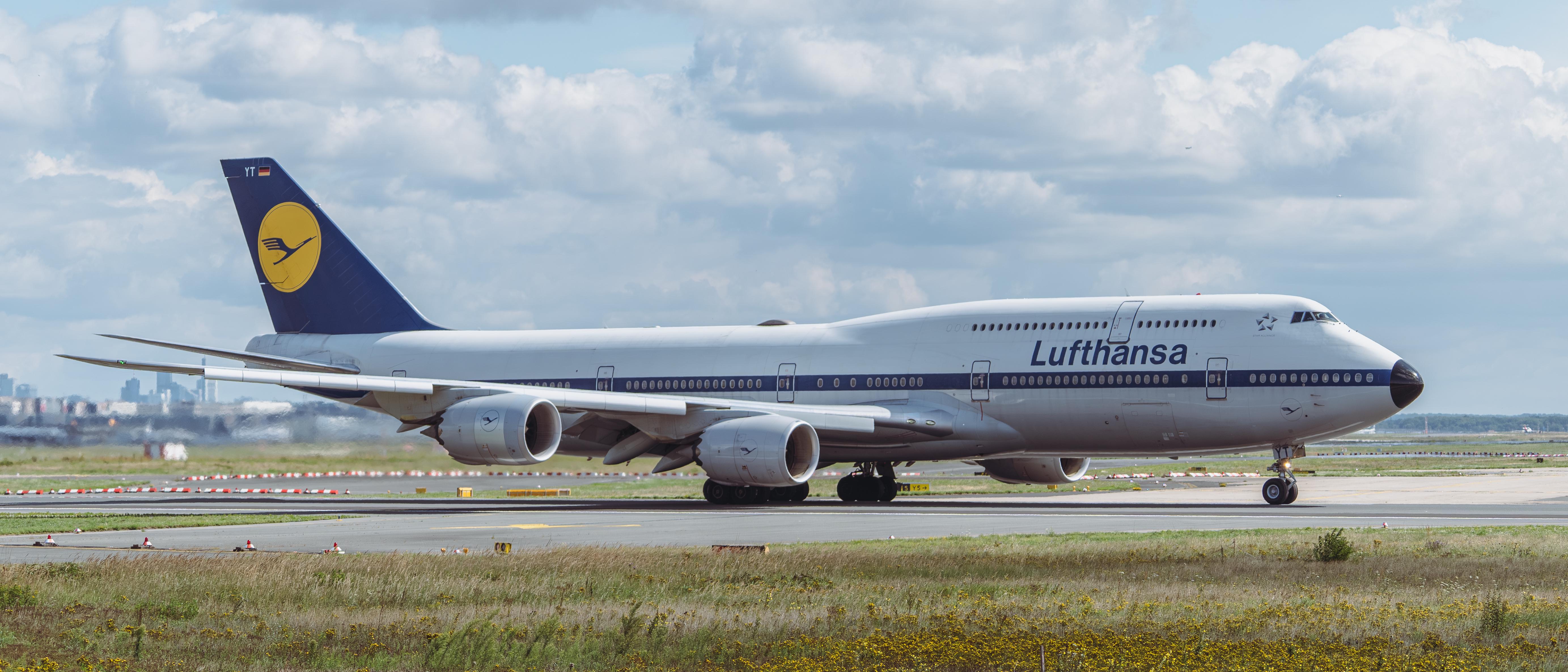 Saw Lufthansa's Retro B747-8 D-ABYT yesterday at FRA : r/aviation