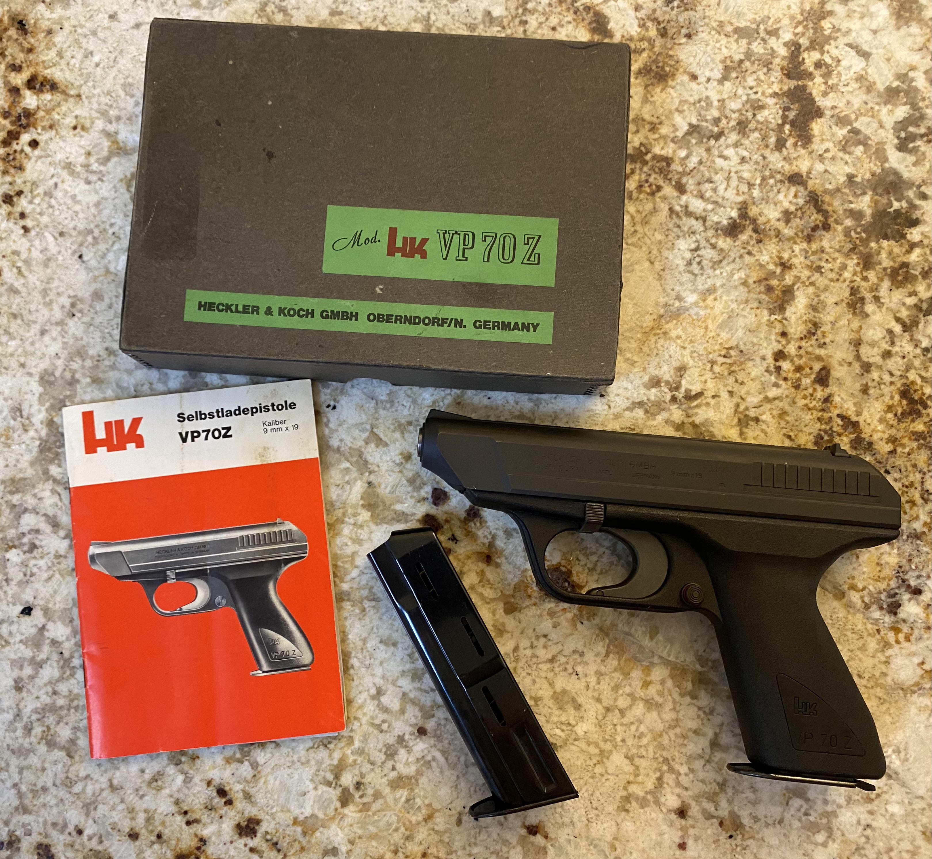 俺はヘッケラー＆コック VP70 (1970年) を持ってるんだ。レオンの銃