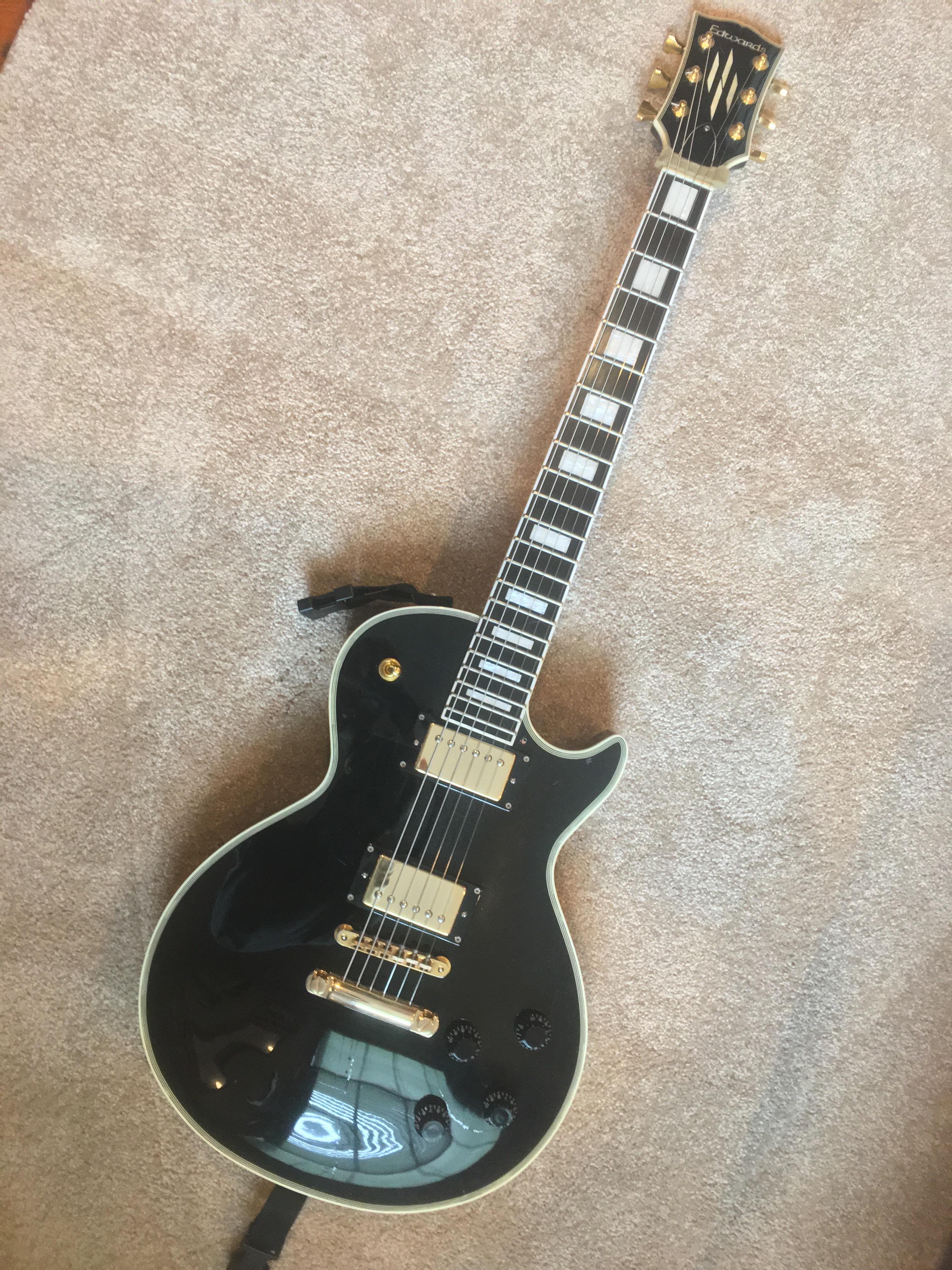 これが僕のエドワーズのレスポールカスタムだよ。ジョン・サイクス