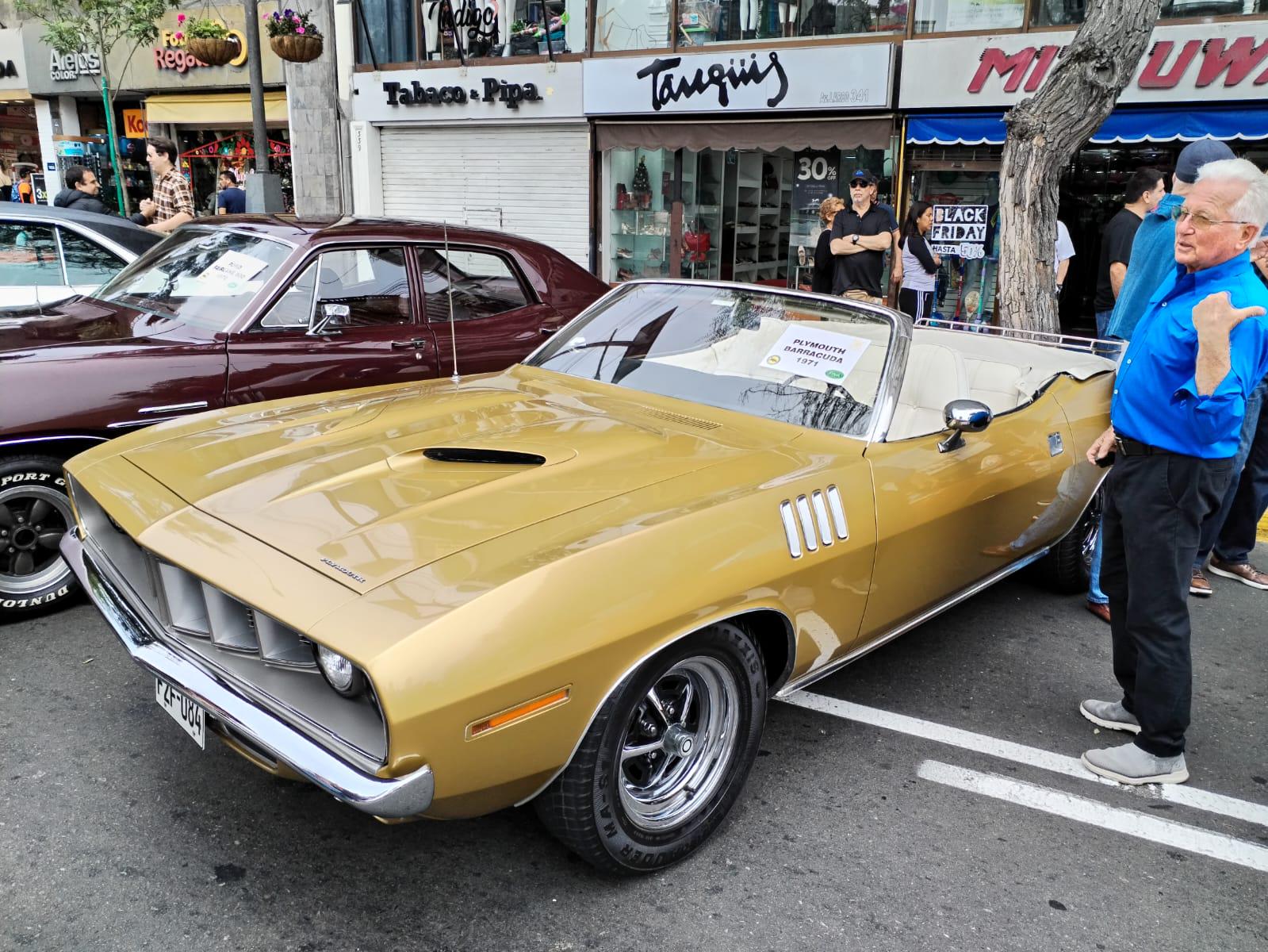 あれって本物の71年型ヘミクーダのコンバーチブル？ : r/mopar