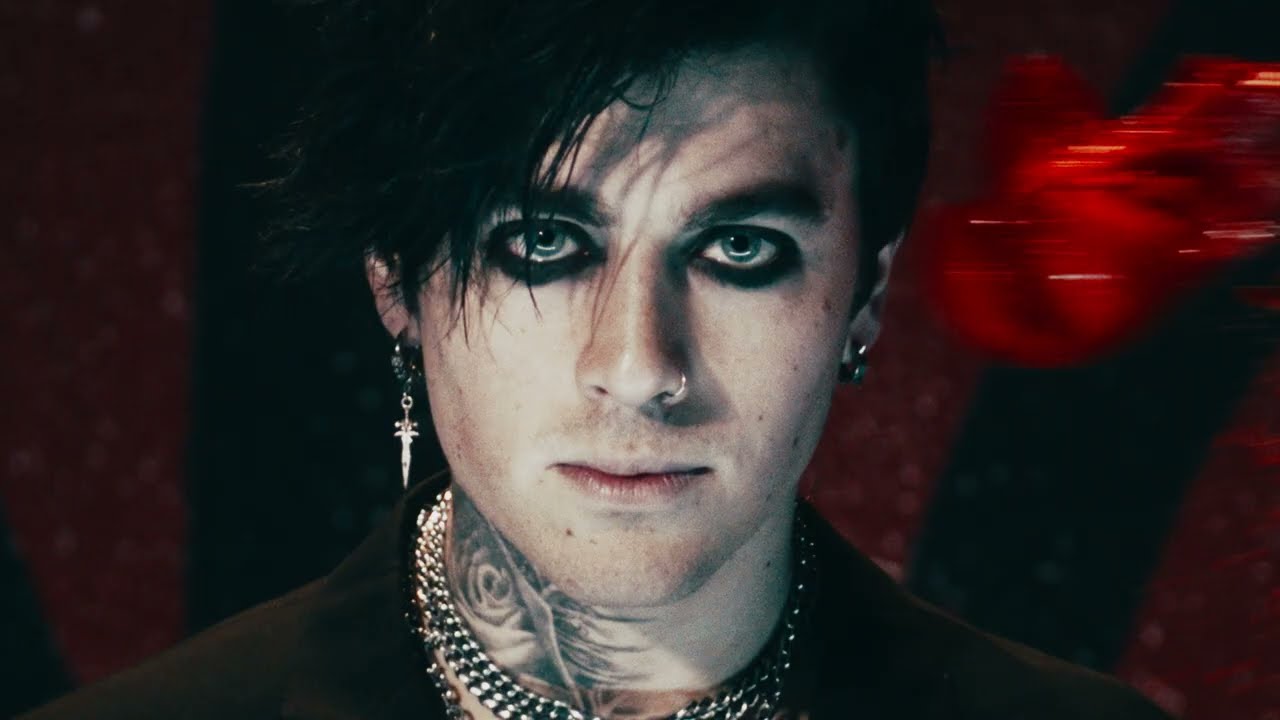 TX2 - Swing At Me (Official Music Video) - YouTube