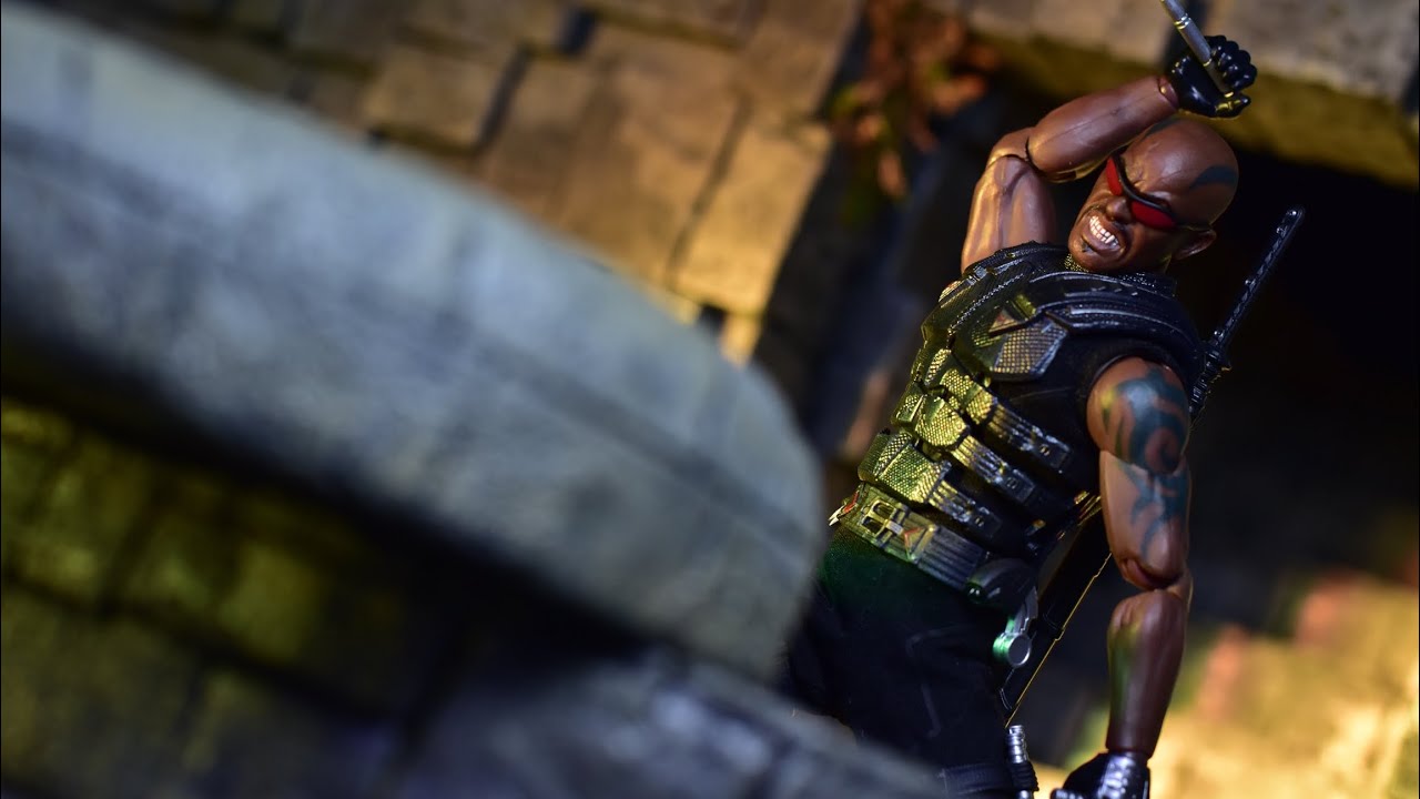 Mezco One:12 Collective MDX Blade - YouTube