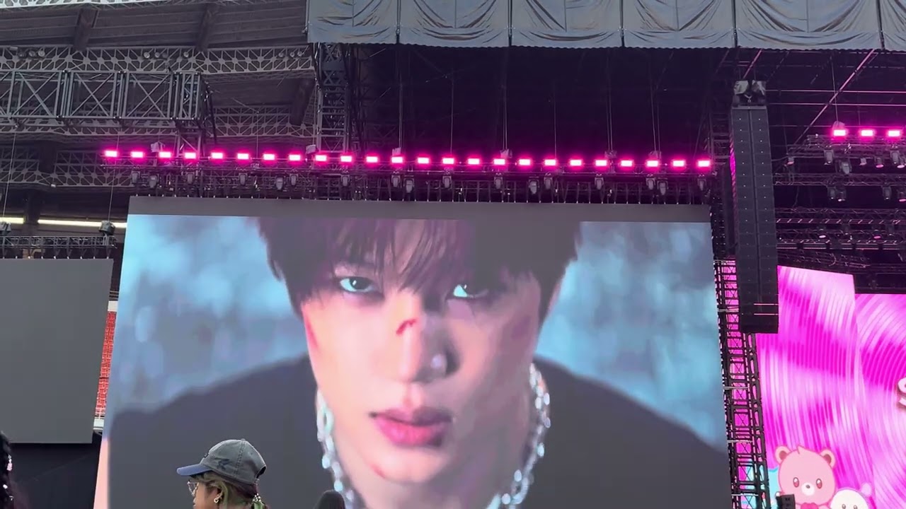 엑소 크라운 뮤비 260214 EXO @ SMTOWN LIVE 2025-26 in Bangkok - YouTube