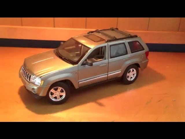 1:18 2005 Jeep Grand Cherokee 5.7L by Maisto Review - YouTube