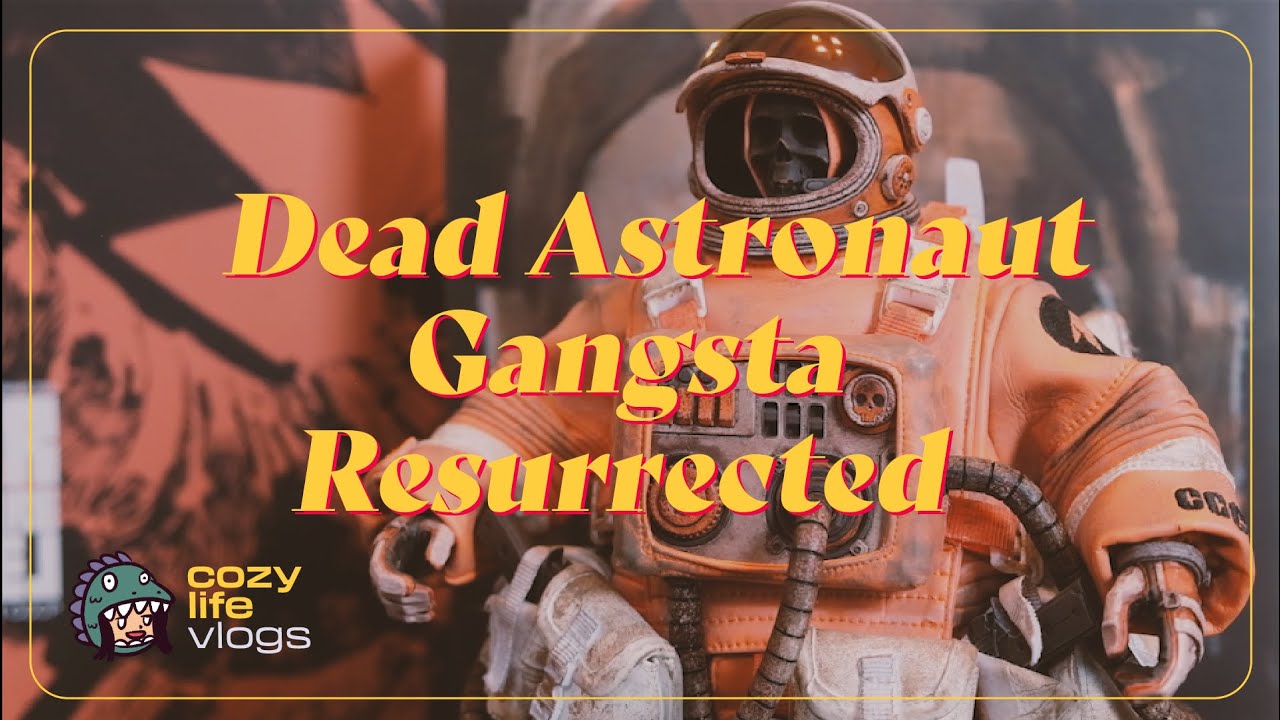 Unboxing Dead Astronaut (D.A.G.R.), designed by Ashley Wood and