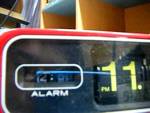 セイコー パタパタ目覚まし時計 - YouTube