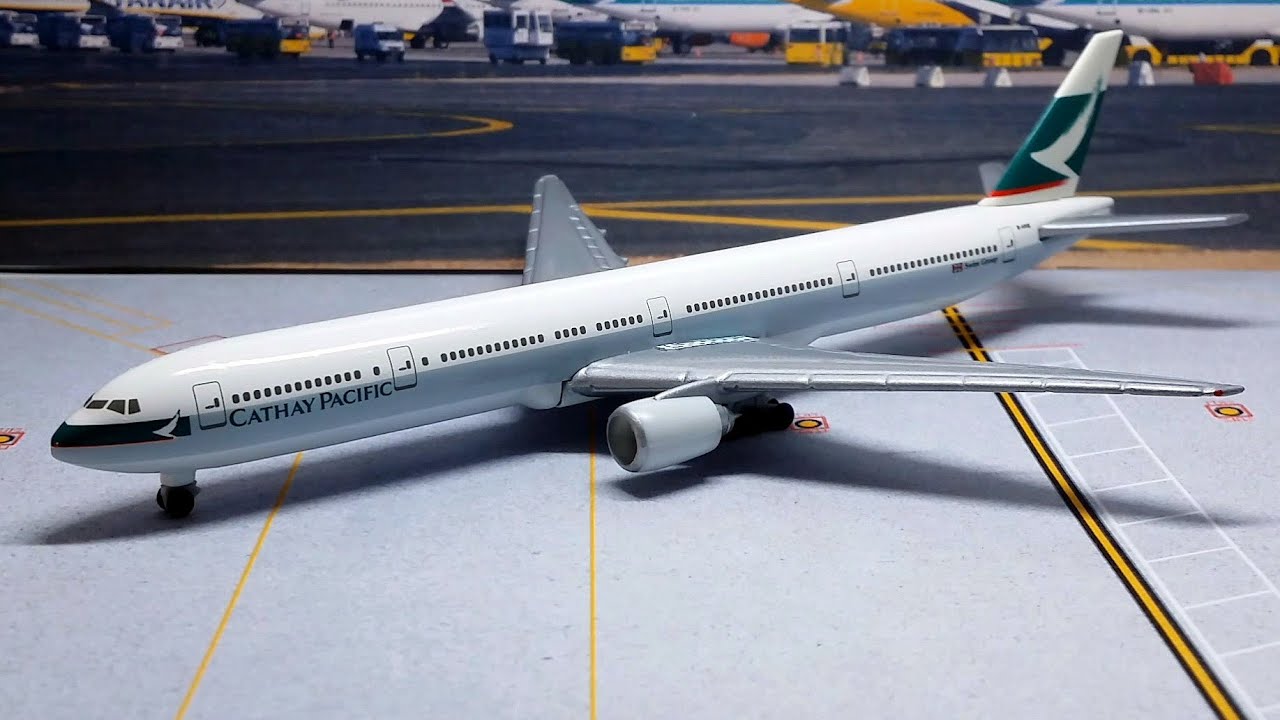 Reviewing the 1/500 Boeing 777-300 (Cathay Pacific) by Herpa - YouTube