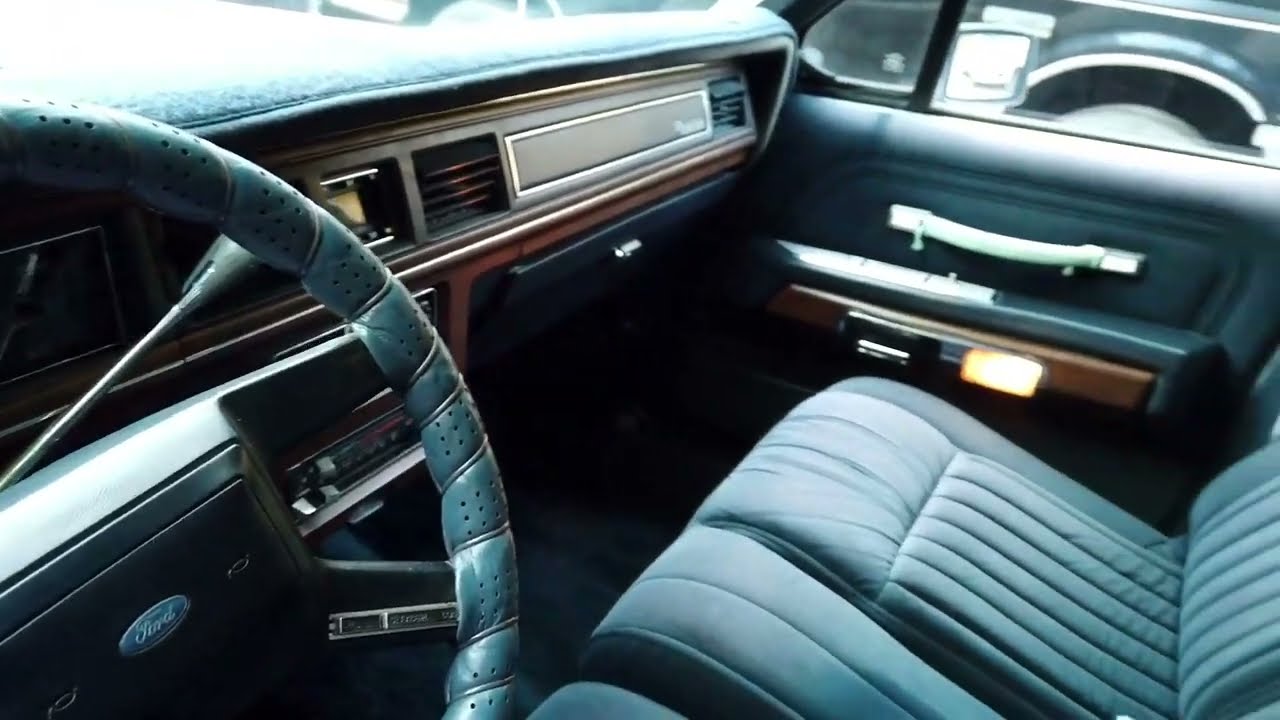 1989 フォード カントリースクワイア インテリア！ - YouTube