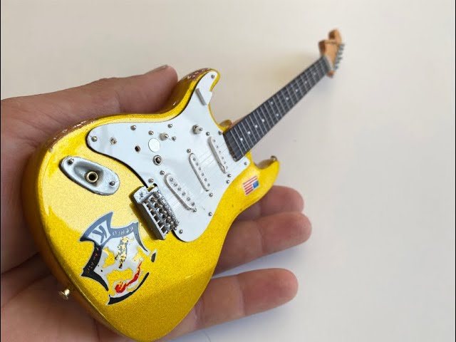 Dick Dale Fender Stratocaster Beast Gold Sparkle Mini Guitar by