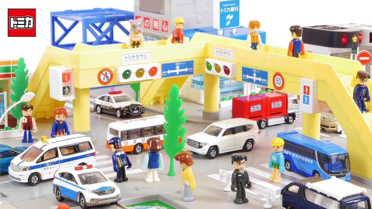 The traffic lights light up and make sounds! Tomica Town's Sound