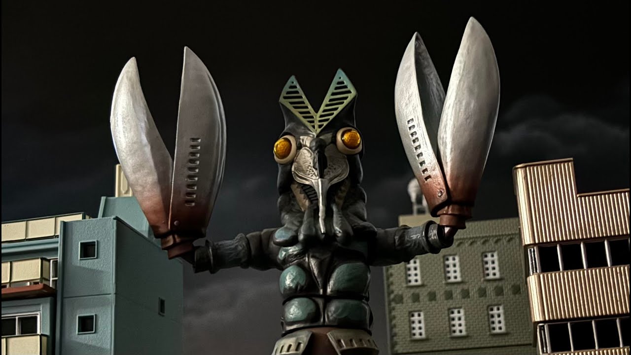 S.H. Figuarts Alien Baltan (Shoot the Invader Ver) Review - YouTube