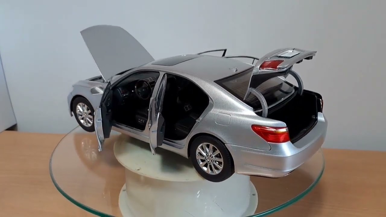 Lexus LS460 2010 Norev 1/18 - YouTube