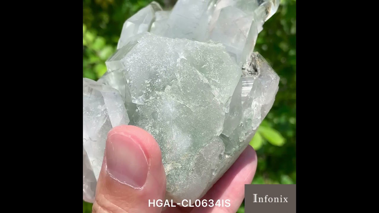 インド/ガルサ渓谷産]ヒマラヤ水晶クラスター/原石（特徴ある淡い