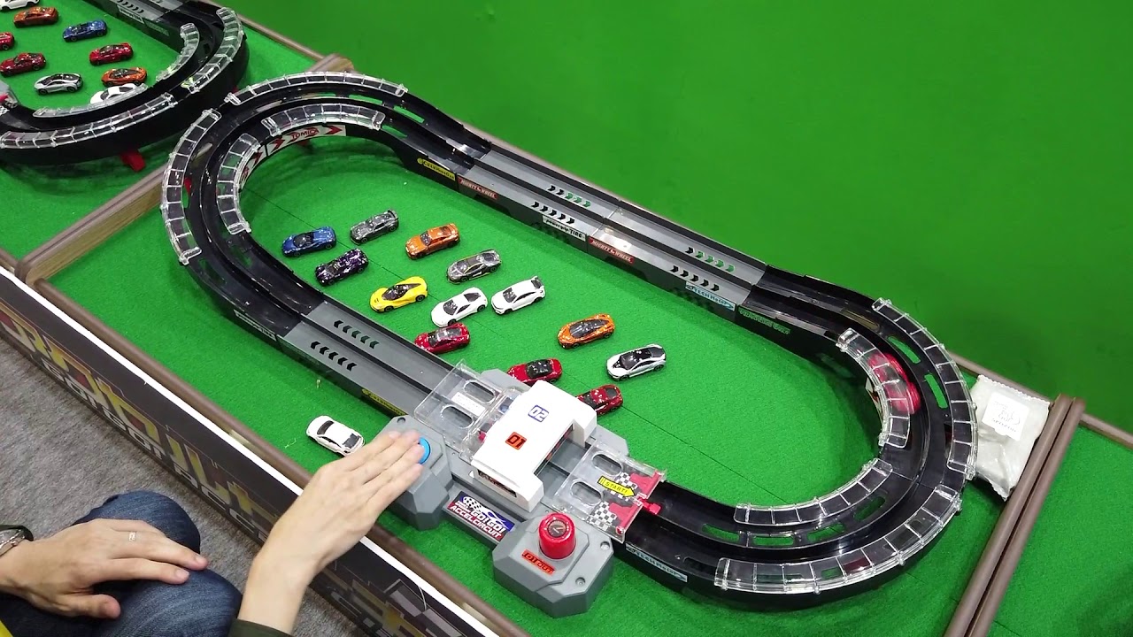 トミカの新製品「トミカスピードウェイ GO!GO!アクセルサーキット」を