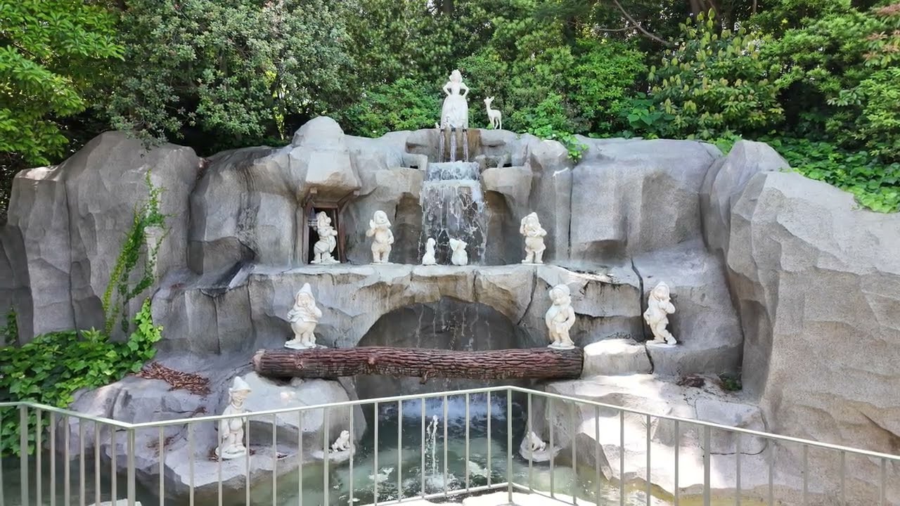 4K Tokyo DisneyLand Snow White Grotto “i'm wishing
