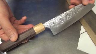 越前黒崎優作R2三徳包丁の刃持ち - YouTube