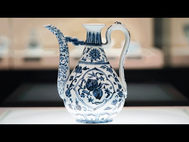 Antique Appreciation]Blue-and-white Pot with Flower and Fruit