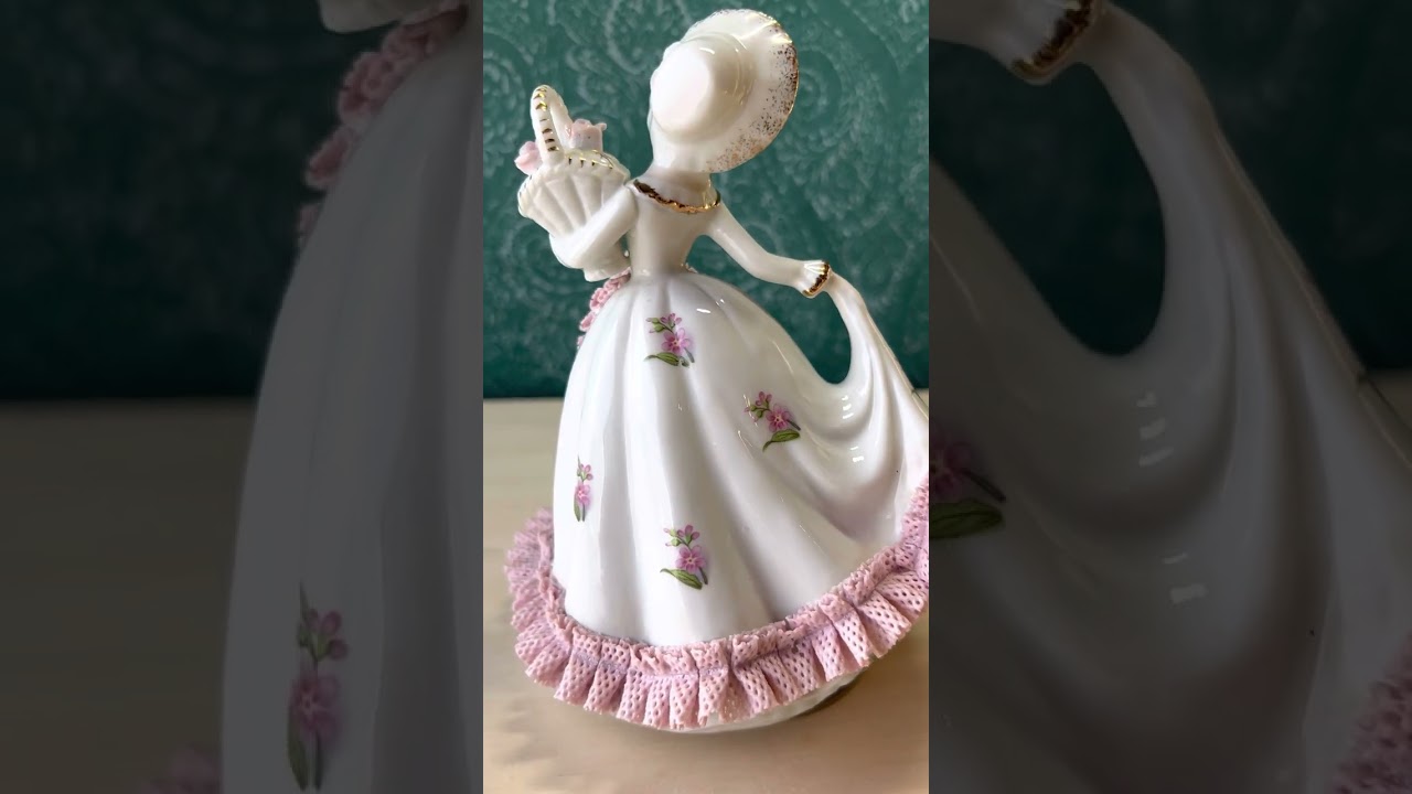陶器製オルゴール人形 レースピンクドレスの女性